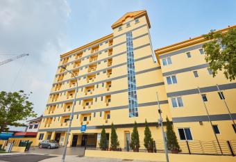 ibis budget Singapore Crystal allows 18 year olds to book a room