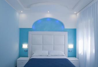 Golfo Delle Sirene has Balcony rooms