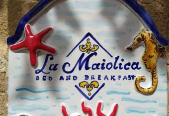 La Maiolica B&B has Balcony rooms