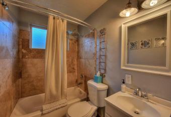 Desert Gardens #2 has rooms with a private hot tub