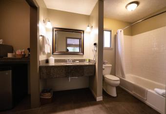 Driftwood Lodge allows 18 year olds to book a room