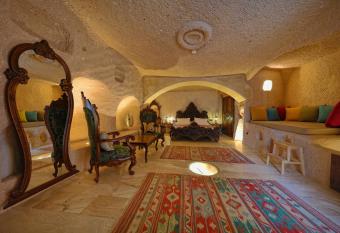 Eyes Of Cappadocia Cave Hotel has rooms with a private hot tub