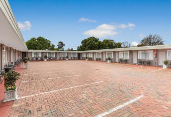 Bendigo McIvor Motor Inn allows 18 year olds to book a room