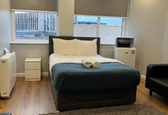 Showcase Apartments - Kimberley House allows 18 year olds to book a room