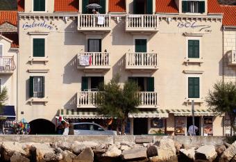 Apartments Belvedere has Balcony rooms