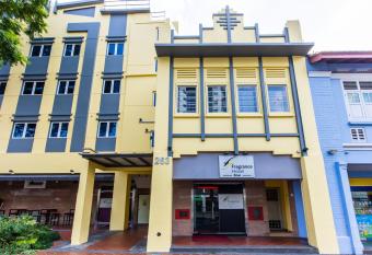 Fragrance Hotel - Rose allows 18 year olds to book a room