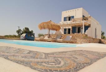 Villa Mozaik has Balcony rooms