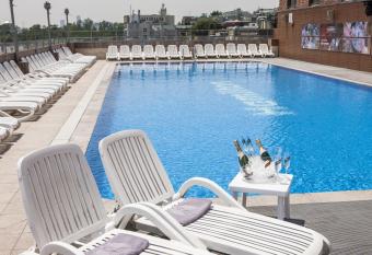 Hamilton Hotel allows 18 year olds to book a room