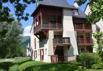 Vacanc  ole - Les Jardins de Baln  a allows 18 year olds to book a room