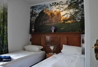 Landgasthof Eschbacher Katz allows 18 year olds to book a room