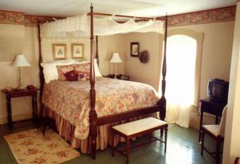 Strawberry Farm B and B has Balcony rooms