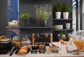 Be My Guest Athens has Balcony rooms