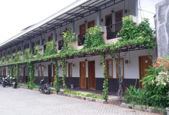 Taman Paradise Guest House has Balcony rooms