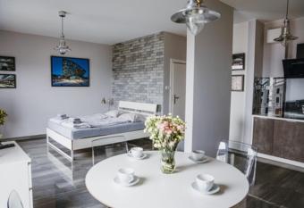     d   Fabryczna Apartament has Balcony rooms