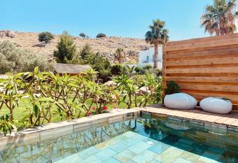 Caesars Gardens Hotel & Spa - Adults Only allows 18 year olds to book a room