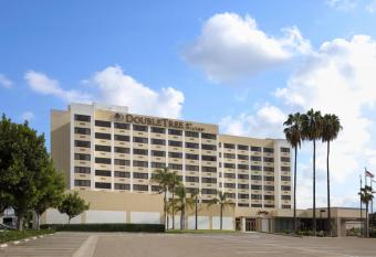 DoubleTree by Hilton Los Angeles Norwalk allows 18 year olds to book a room