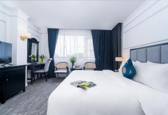 Cozy Midnight Hotel - Near Ben Thanh Market allows 18 year olds to book a room