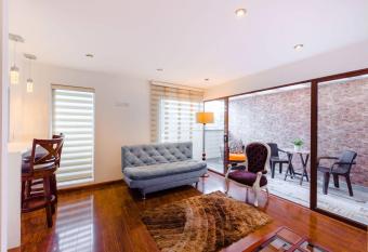 Apartamentos Aeropuerto Corferias allows 18 year olds to book a room