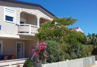 Doana Apartments has Balcony rooms