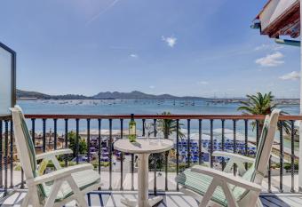 Hotel Sis Pins has Balcony rooms