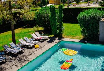 Le Safari Hotel Restaurant allows 18 year olds to book a room