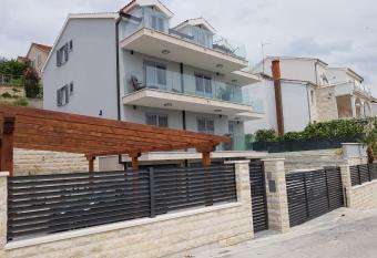 Villa Kozina has Balcony rooms