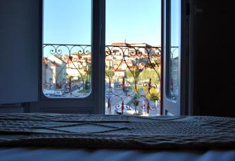 Guest House Santa Clara allows 18 year olds to book a room