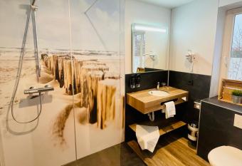 Stadthotel-Garni Smutje allows 18 year olds to book a room