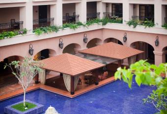 Casa del Rio Melaka has rooms with a private hot tub