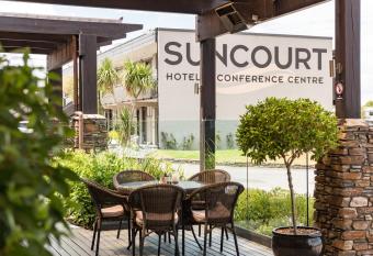 Suncourt Hotel & Conference Centre has Balcony rooms