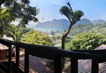 Phi Phi Green Hill Resort has Balcony rooms
