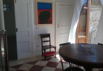 Casa Caracciolo has Smoking/Balcony rooms