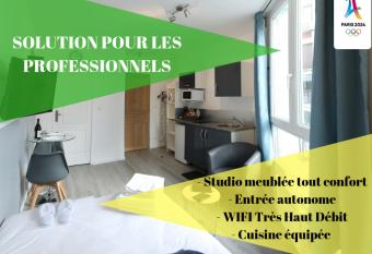 BtoBed - Studios Paris Le Bourget has Balcony rooms