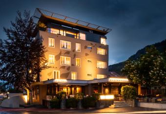 Victoria - Alpine Boutique Hotel & Fine Dining allows 18 year olds to book a room