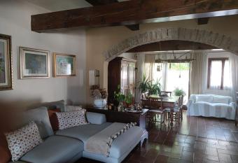 A un passo da... has Balcony rooms