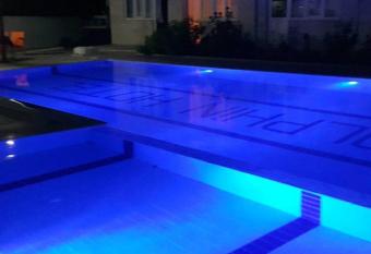 Dolphin Yunus Hotel allows 18 year olds to book a room