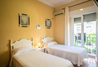 Pensi  n Dulces Sue  os has Balcony rooms