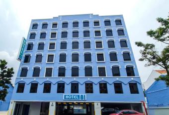 Hotel 81 Palace - NEWLY RENOVATED allows 18 year olds to book a room