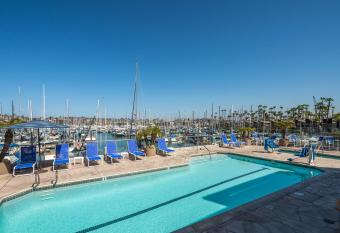 Bay Club Hotel & Marina has Balcony rooms