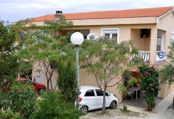 Apartments with a parking space Vir - 13686 has Balcony rooms