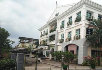 Wesberly Apartments has Balcony rooms