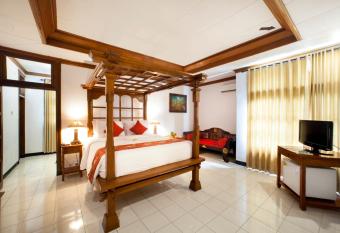 Bali Taman Beach Resort & Spa Lovina has Balcony rooms