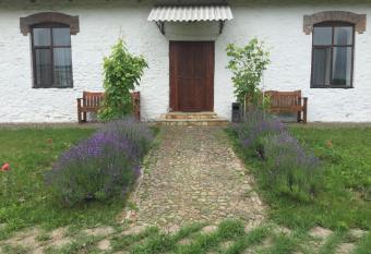 Hotel Rafinad allows 18 year olds to book a room