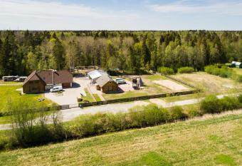 Kajamaa Holiday Home allows 18 year olds to book a room