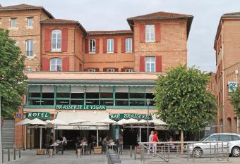 H  tel du Vigan allows 18 year olds to book a room