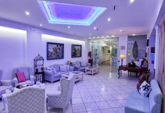 Thalia deco City & Beach Hotel allows 18 year olds to book a room