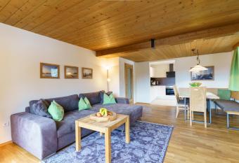 Apartmenthaus Jagdhof has Balcony rooms