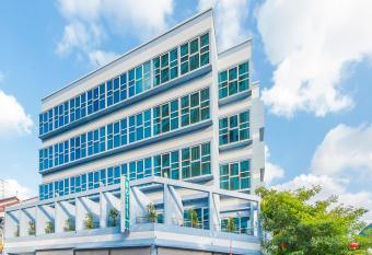 Hotel 81 Elegance allows 18 year olds to book a room