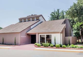 Hawthorn Suites Dallas Love Field has Balcony rooms