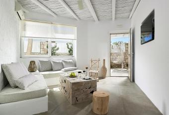 Delmar Apartments & Suites Milos - Delmar Collection has Balcony rooms